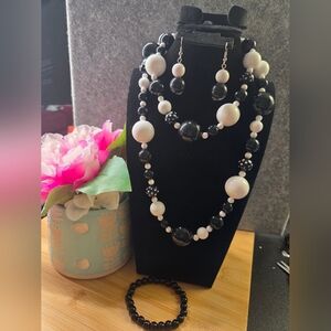 Black and White Beaded Jewelry Set
